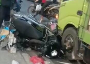 Truk Bermuatan Bata Tabrak 7 Motor di Jakarta Selatan