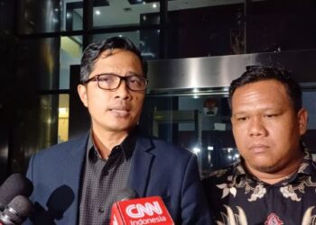 Mantan Jubir KPK Febri Diansyah yang vokal menyatakan advokat bisa di pidana atas dugaan merintangi penyidikan tanpa harus diperiksa kode etik oleh Dewan Kehormatan Advokat kini terkena getahnya di cekal oleh KPK
