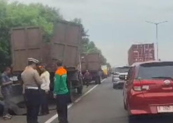 Peti Kemas Truk Kontainer Terlepas di Tol Cakung Arah Rorotan, Lalin Macet