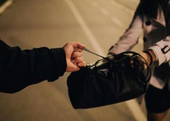 Pria Nekat Jambret Wanita di JPO Lenteng Agung Berujung Diamankan Warga