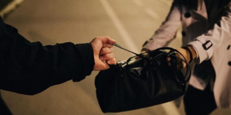 Pria Nekat Jambret Wanita di JPO Lenteng Agung Berujung Diamankan Warga