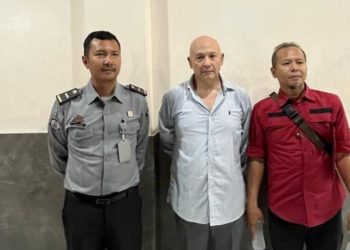 Penampakan Anak Bos Prodia Pembunuh ABG di Jaksel Diserahkan ke Jaksa