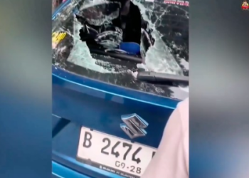 Viral Pemotor Lawan Arah Pecahkan Kaca Mobil di Cengkareng Lalu Kabur