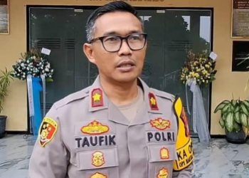 Penampakan Vadel Badjideh Tersangka Persetubuhan Anak Kini Berbaju Tahanan