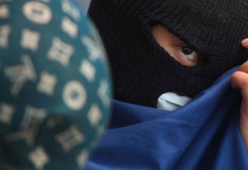 Maling Terekam CCTV Bobol Kantor di Cinere Depok, 2 Kamera dan Lensa Raib