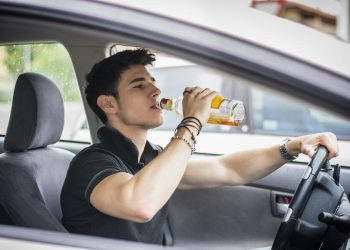 Kecelakaan Brutal di Ciracas: Mobil Tabrak Pemotor & Pedagang Mie, Sopir Diduga Mabuk