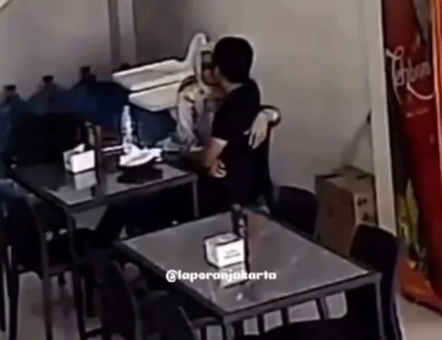 Duo Sejoli Kepergok Lakukan Tindakan Tidak Senonoh di Toilet Restoran Ciputat