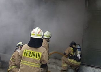 Api Lahap Rumah di Kompleks Kodamar, Warga Panik Berhamburan