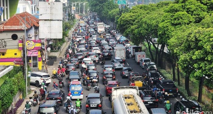 Kondisi Lalu Lintas: Uji Coba Rekayasa Lalin di TB Simatupang Turunkan Kemacetan