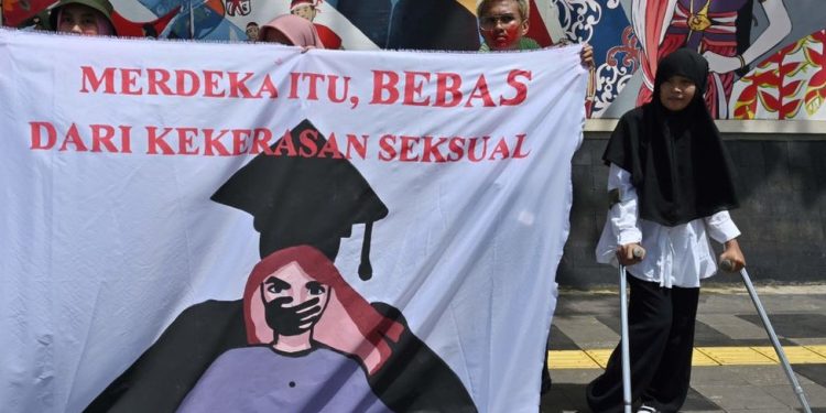 Polemik Pelecehan Seksual Ipar di Dompu: Terduga Pelaku Bebas, Keluarga Korban Blokir Jalan Menuntut Keadilan, Polisi Beri Penjelasan