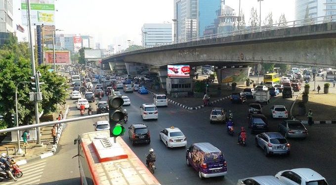 Tragis: Pengendara Motor Terjatuh dari Jalan Layang Grogol-Slipi