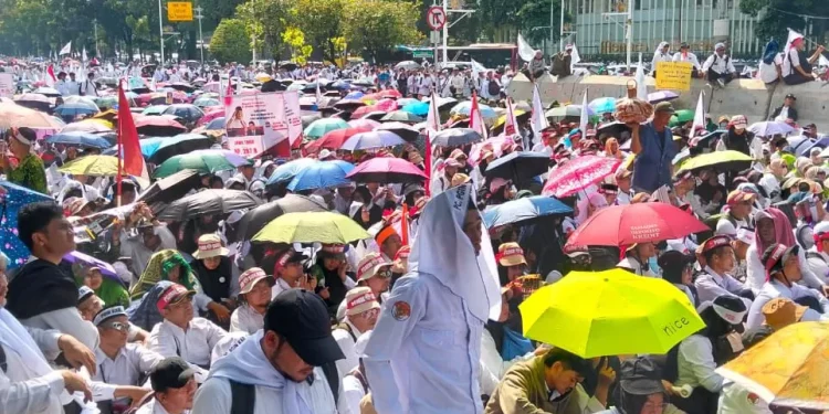 Polisi Kerahkan 1.597 Personel Amankan Demo Guru dan Buruh di Jakarta Pusat