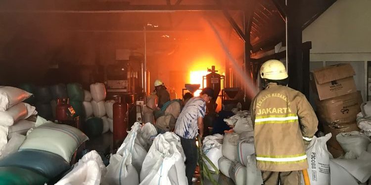 Si Jago Merah Mengamuk di Jakarta Timur, Rumah Warga Pisangan Baru Musnah