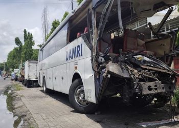 Kecelakaan Maut di Jembatan Suramadu: Bus Damri Tabrak Truk Gandeng, 2 Orang Tewas