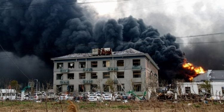 Gudang Kimia Meledak di Tangerang: Dua Pekerja Luka Serius, Warga Sekitar Panik