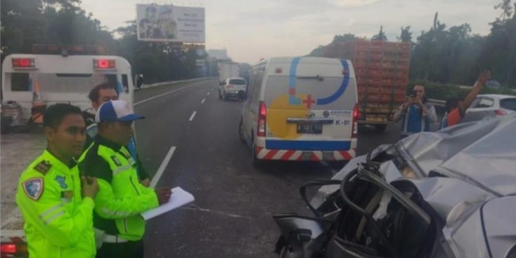 Honda HR-V Tabrak Kendaraan di Depan, Pengemudi Tewas di Tempat