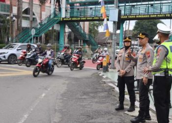 Kapolrestabes Medan Pantau Langsung Strong Point Pastikan Arus Lalu Lintas Lancar