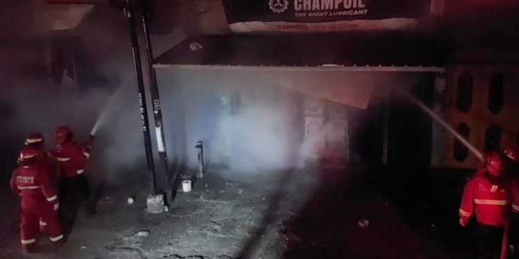 Satu Orang Meninggal dalam Tragedi Kebakaran Ruko Suku Cadang di Padang Dini Hari