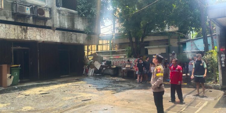 Ruko di Sawah Besar Jakarta Pusat Terbakar: 12 Unit Damkar Dikerahkan, Diduga Korsleting Kipas Angin