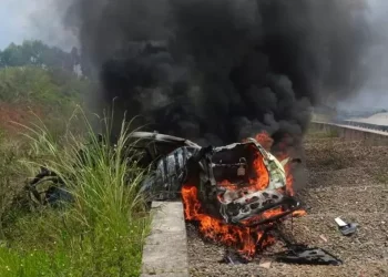 Tragedi di Tol Cisumdawu: Mahasiswa Unpad Tewas, Mobil Terbakar Hebat Usai Tabrak Pembatas Jalan