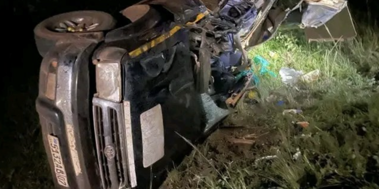 TRAGEDI LALU LINTAS TERPARAH: Dua Bus Adu Banteng setelah Nekat Menyalip Bersamaan