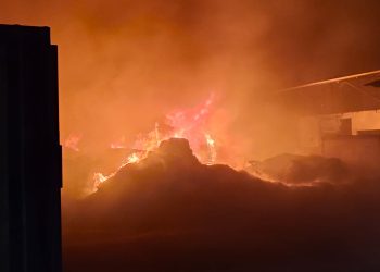 Kebakaran Hebat Landa Pabrik Kemasan Plastik di Pasar Kemis Tangerang, Tidak Ada Korban Jiwa