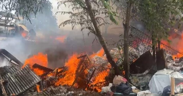 Kebakaran Landa Rumah Tinggal di Tambora, 21 Unit Damkar Dikerahkan