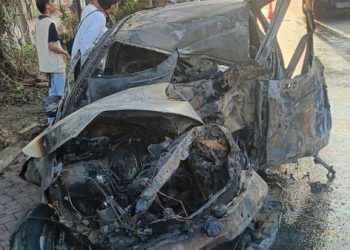 Mobil Tabrak Pohon hingga Terbakar di Surabaya, Dua Orang Tewas