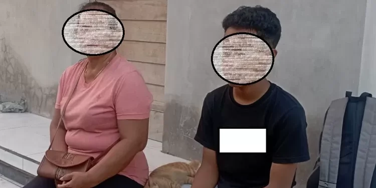 Korban penganiayaan dan perundungan oleh seorang oknum Kepala Lingkungan di Jembrana didampingi neneknya.