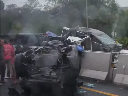 Tabrakan Beruntun Empat Mobil di Tol Cipularang KM 90, Penyebab Diduga Rem Blong Truk Kontainer