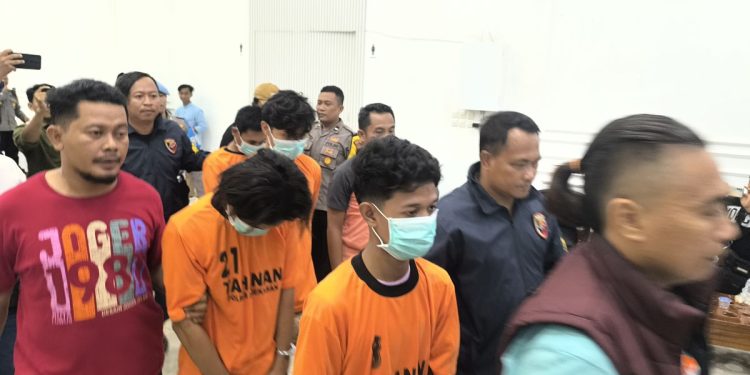 Tawuran di Depan Masjid Pamekasan Berujung Maut: 1 Tewas, 2 Kritis, Polisi Amankan 4 Tersangka