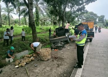 Kecelakaan Beruntun di Jalinsum Indrapura Kota, Minibus Tabrak Kontainer lalu Disambar Vario