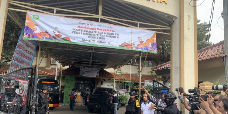 Ledakan Guncang Masjid SMAN 72 Jakarta Saat Salat Jumat, 54 Orang Terluka, Kapolda Metro Jaya Turun Tangan Buka Posko Korban