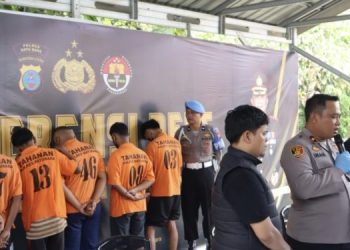 Konferensi Pers Polres Batu Bara: Ungkap Pembunuhan dan Ancaman Senjata Tajam