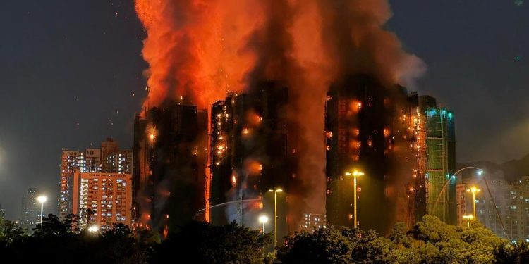 Dahsyatnya Kebakaran Apartemen di Hongkong, Kurang lebih 44 Orang Tewas