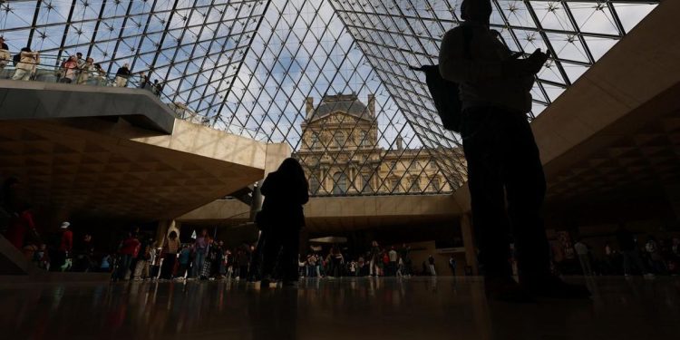 Kasus Perampokan Louvre Berlanjut: Dua Tersangka Baru Dikenai Dakwaan Resmi di Paris