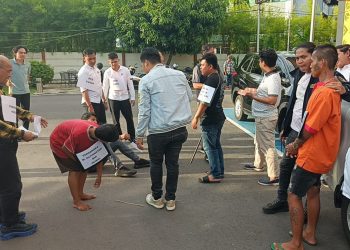 Rekonstruksi Pembunuhan Sopir Truk Lampung di Palembang: Berawal dari Uang Rp2.000, 5 Pelaku Terlibat