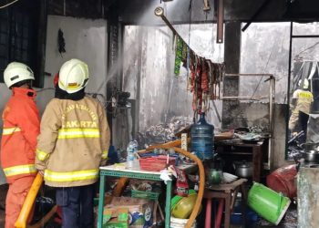 Kebocoran Gas Diduga Pemicu Kebakaran Rumah di Kapuk Muara, Gulkarmat Jakut Kerahkan 60 Personel