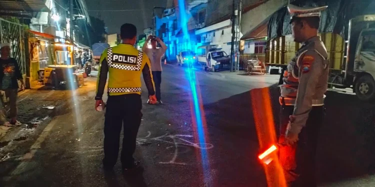 Kecelakaan di Krian Sidoarjo: Pemotor Tewas Tabrak Truk Tangki yang Parkir di Badan Jalan