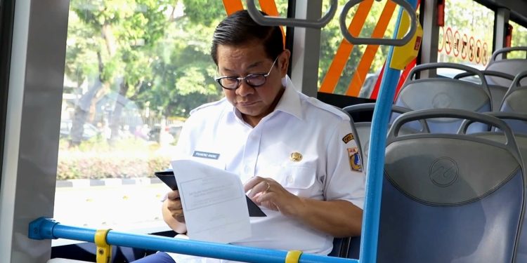 Gubernur Pramono Panggil Dirut TransJakarta Pasca Kecelakaan Maut Pesepeda